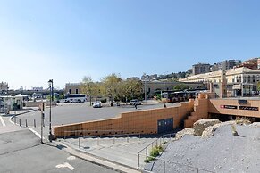 JOIVY Band House di Fronte al Terminal Traghetti