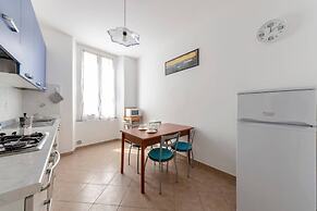 JOIVY Band House di Fronte al Terminal Traghetti