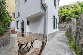 Altido Pretty House in Vernazza Yard Apartment