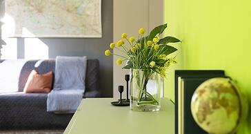 JOIVY Vibrant Studio Near Train Station