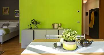 JOIVY Vibrant Studio Near Train Station