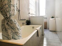 JOIVY Wooden Guerrini Apartment