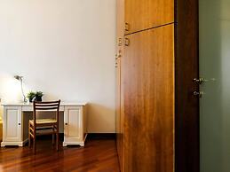 JOIVY Wooden Guerrini Apartment