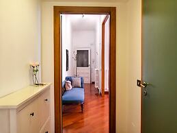 JOIVY Wooden Guerrini Apartment