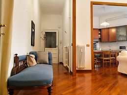 JOIVY Wooden Guerrini Apartment