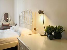 JOIVY Wooden Guerrini Apartment