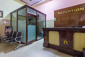 SPOT ON 46066 Hotel Azizia Residency