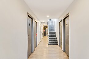 Capital O 61292 Manyata Sterling