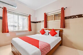 OYO 43308 Sri Sai Guru Comforts