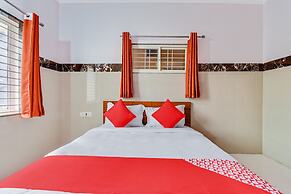 OYO 43308 Sri Sai Guru Comforts