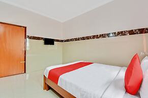 OYO 43308 Sri Sai Guru Comforts