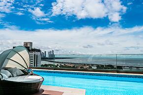 Lush Apartment Ocean View