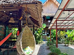 Ilakai Hostel - Adults Only