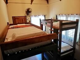 Ilakai Hostel - Adults Only