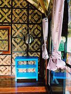 Ilakai Hostel - Adults Only