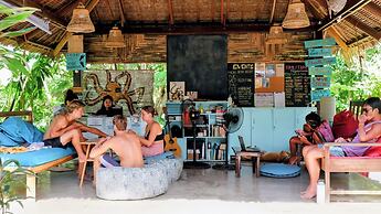 Ilakai Hostel - Adults Only