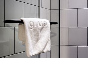 glue Hotel