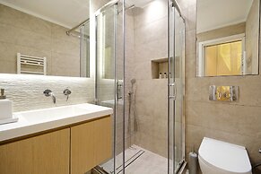 The Fancy Philosopher Apartment