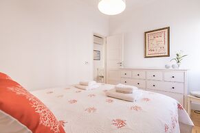 Garden House in Alvalade