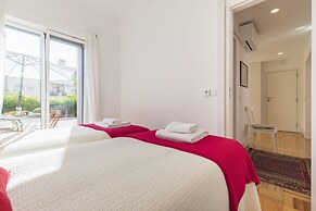 Garden House in Alvalade