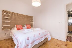 Garden House in Alvalade