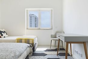 Luxurious Seaview Apartment in Estoril
