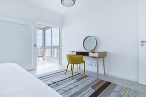 Luxurious Seaview Apartment in Estoril