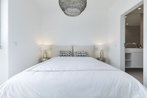 Luxurious Seaview Apartment in Estoril