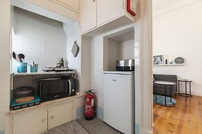 Sunny & Quiet Lisbon Apartment