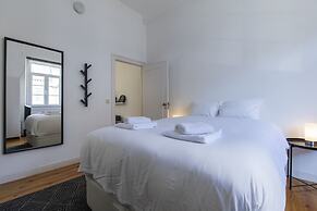 Sunny & Quiet Lisbon Apartment