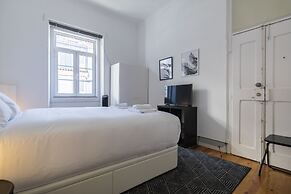 Sunny & Quiet Lisbon Apartment