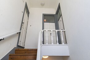 Sunny & Quiet Lisbon Apartment