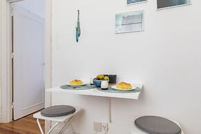 Sunny & Quiet Lisbon Apartment