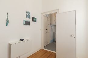Sunny & Quiet Lisbon Apartment