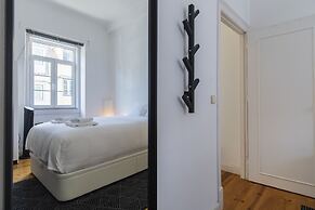 Sunny & Quiet Lisbon Apartment