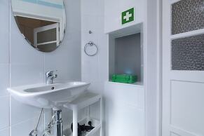 Sunny & Quiet Lisbon Apartment