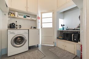 Sunny & Quiet Lisbon Apartment