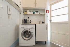 Sunny & Quiet Lisbon Apartment