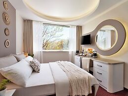 IS Hotel