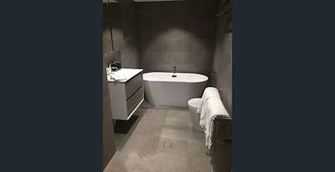 2 Bedroom Darling Harbour Apartment