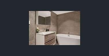 2 Bedroom Darling Harbour Apartment