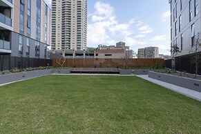 Modern Apartment in Darling Harbour