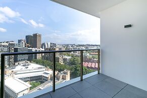 Modern Apartment in Darling Harbour