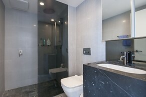 Modern 2 Bedroom Potts Point Apartment