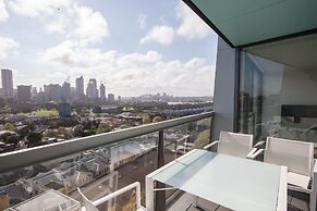 Modern 2 Bedroom Potts Point Apartment