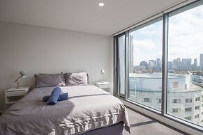 Modern 2 Bedroom Potts Point Apartment
