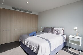 Modern 2 Bedroom Potts Point Apartment