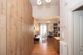 Contemporary Apartment made of Wood and Stone