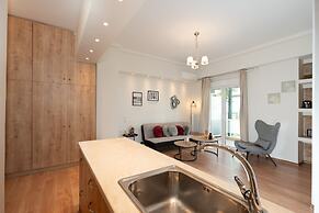 Contemporary Apartment made of Wood and Stone