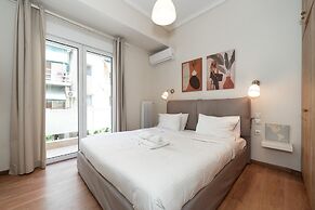 Contemporary Apartment made of Wood and Stone